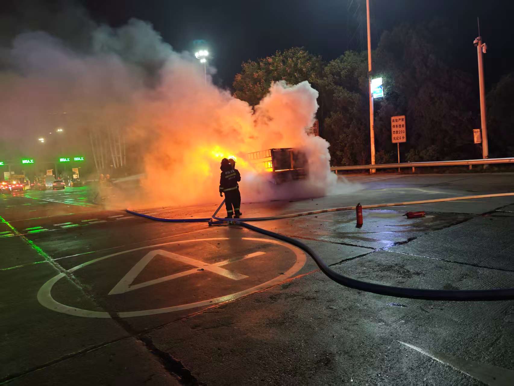 灭火现场.jpg
